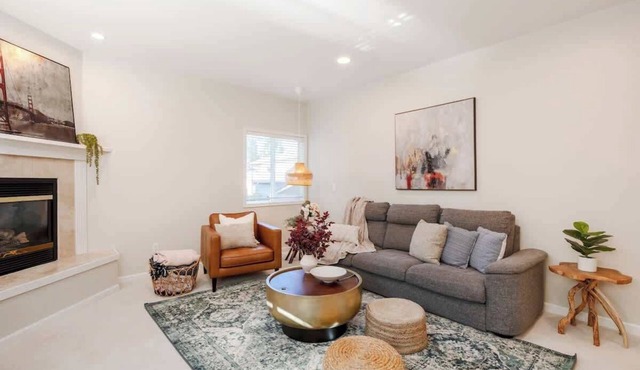 Stylish & Elegant 2BR 2.5BA Haven in Kirkland