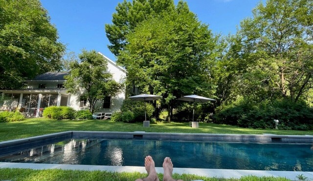 Stylish Farmhouse with heated pool - 35 acres