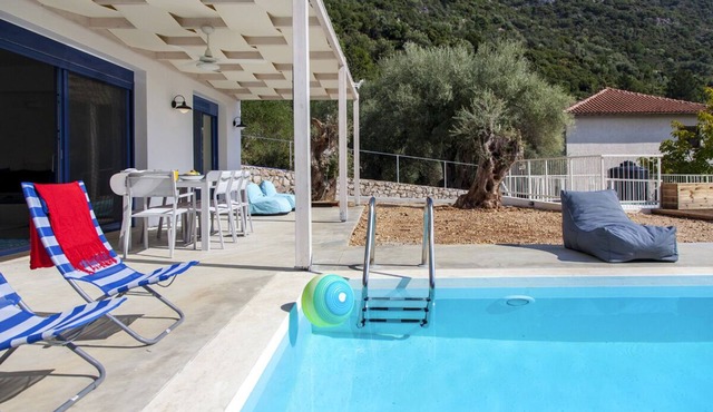Stylish fully equipped Villa with Private Pool - 2 min Walk to the Beach