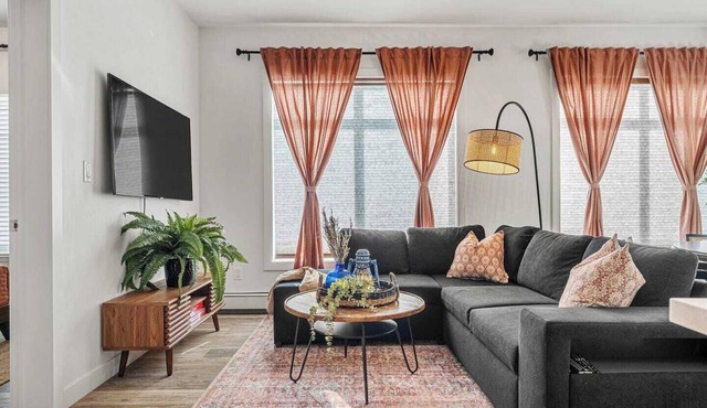 Stylish ground-floor suite steps from Whyte Ave, cafes, and river trails