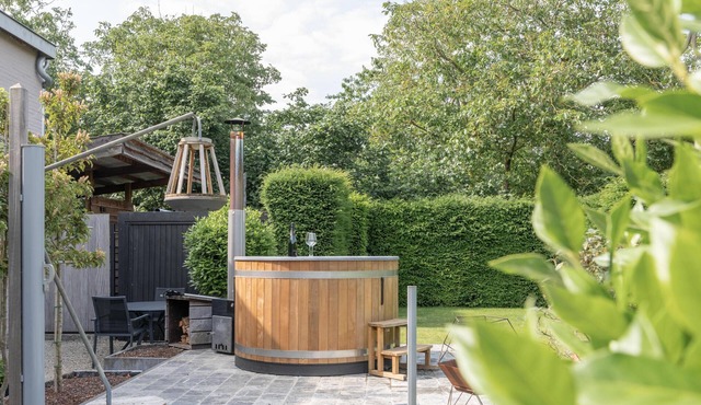Stylish holiday home with a hot tub and terrace
