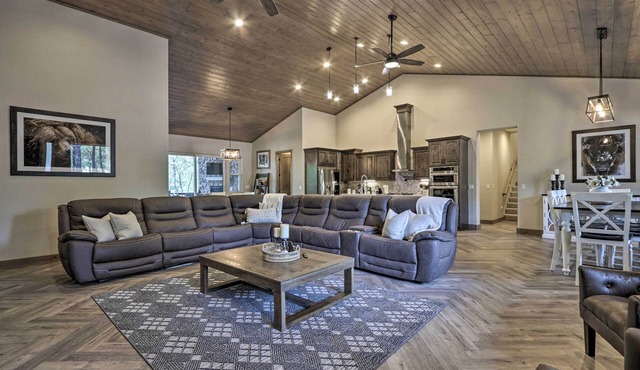 Stylish Home w/Expansive Deck in Show Low!