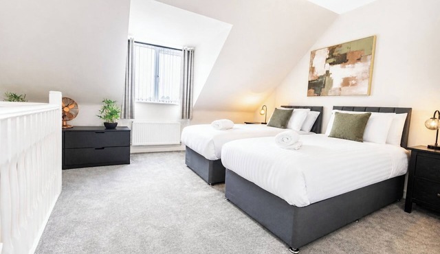 Stylish House | Sleeps 6 | Fast Wi-Fi | Parking