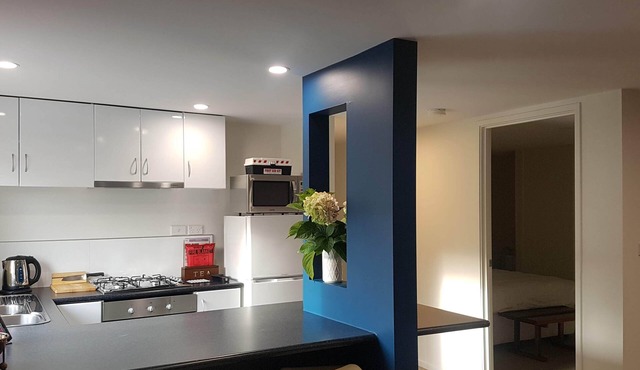 Stylish, large apartment sleeps 4, Wifi, Off street Parking, Private Garden