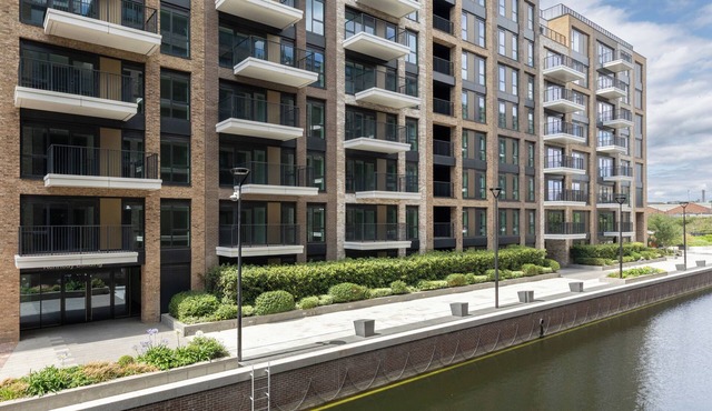 Stylish London Apartment with Terrace – Near Chelsea & River Thames