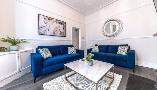 Stylish Luxury Large 4BR KingBed