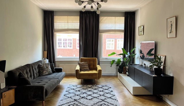 Stylish & luxurious 3-BR apartment with roof terrace near RAI - also long term