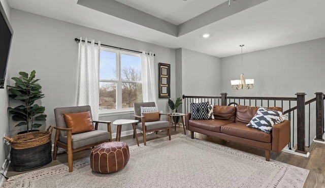 Stylish MidModern 3 Bed New Build - Upper Level/Private Entrance
