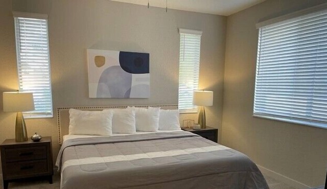 Stylish & Modern 3Bed/2Bath Apartment with Premium Amenities