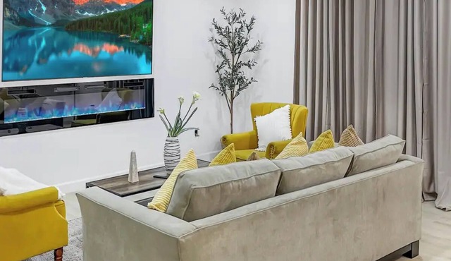 Stylish Modesto Getaway: Near Hospitals & Shopping