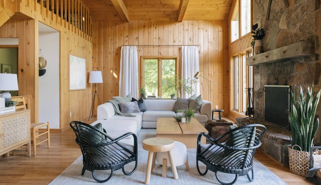 Stylish Mountain Getaway w/Hot Tub & Firepit Near Stratton