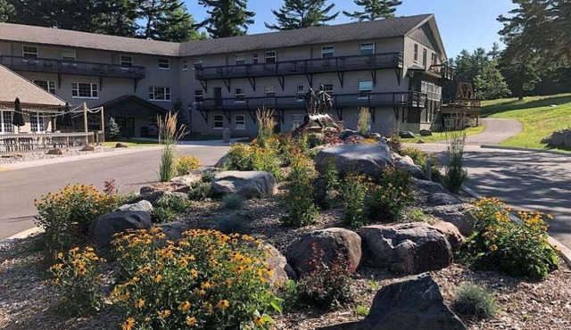 Stylish Mountain Haus Condos | Nature Getaway