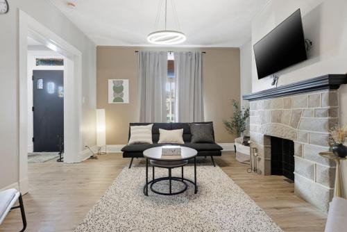 Stylish Mt. Washington Home with Private Deck and Easy Access to Downtown and Stadiums
