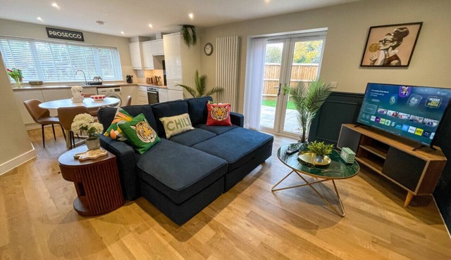 Stylish New-Build 1 Bed House Near Science Parks