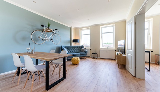 Stylish old building apartment with 2 bedrooms - 200m to the Elbe - close to the center
