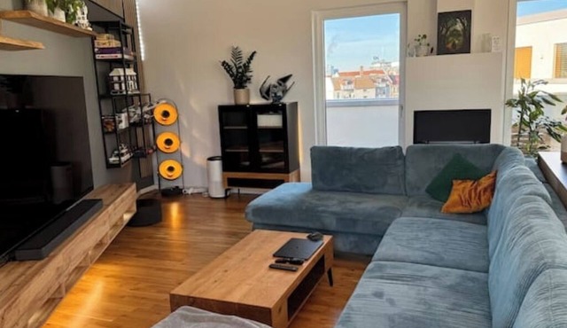 Stylish penthouse with roof terrace - light, space & central location