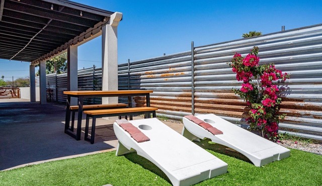 Stylish pet-friendly home in central Phoenix with private spa, and bocce ball!