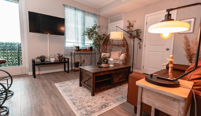 Stylish Pet Friendly Space w Balcony, Gym, Pool
