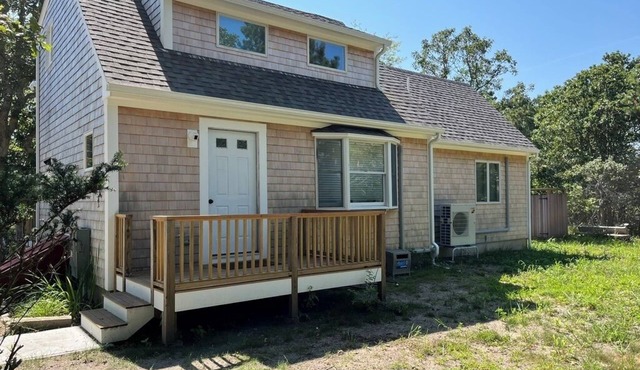 Stylish & Pristine, Newly Renovated, 2BR Cottage in West Tisbury.