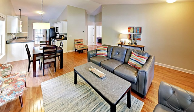 Stylish Remodeled Cottage w/Classic Front Porch Swing - Walk to 5 Points