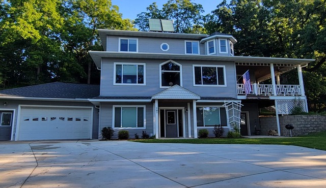 Stylish Riverview Escape