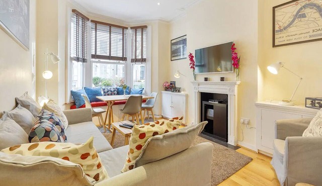 Stylish self contained patio Garden Apartment in London’s fashionable SW6