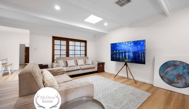 Stylish & Simple - 2BR Cottage at North Adelaide