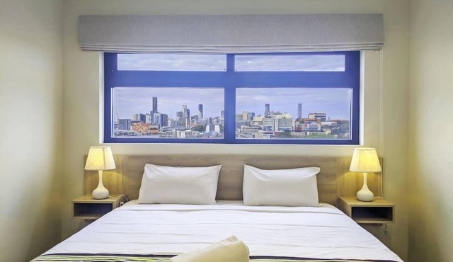 Stylish & spacious 1 BRM king bed apartment with City view