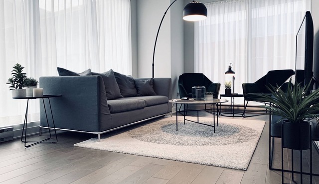 STYLISH & SPACIOUS 2BDR IN 5 STAR DOWNTOWN HIGH RISE COMPLEX