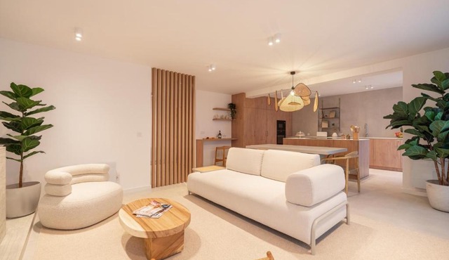 Stylish & Spacious Flat near the Beach by HostWise