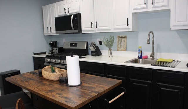 Stylish & Spacious Newark Retreat - Perfect for City Getaways!
