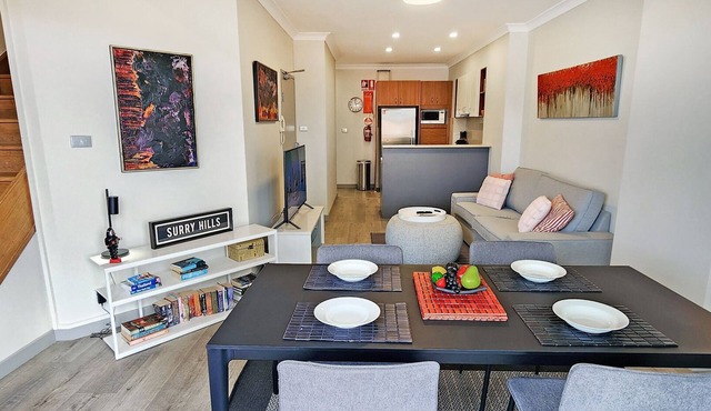 Stylish Split-Level Penthouse Loft + Parking
