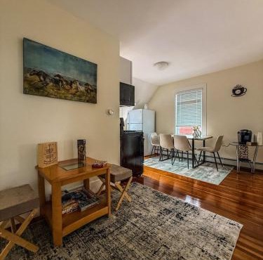 Stylish Stay By Beach And Shops