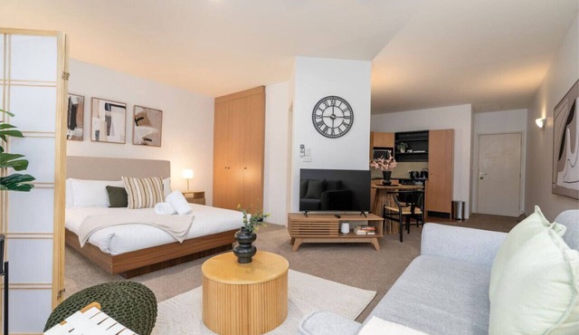 Stylish Studio Apt | 2 mins to Kingston Foreshore!