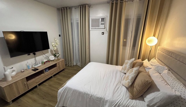 Stylish Studio Hideaway, Talisay City, WiFi + AC