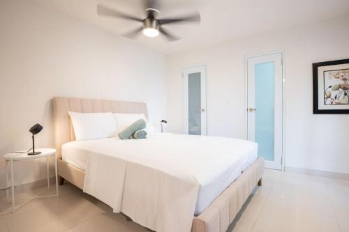 Stylish Studio Just Steps from Condado Beach and Top Restaurants