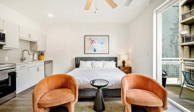 Stylish Studio King Bed Downtown ATL
