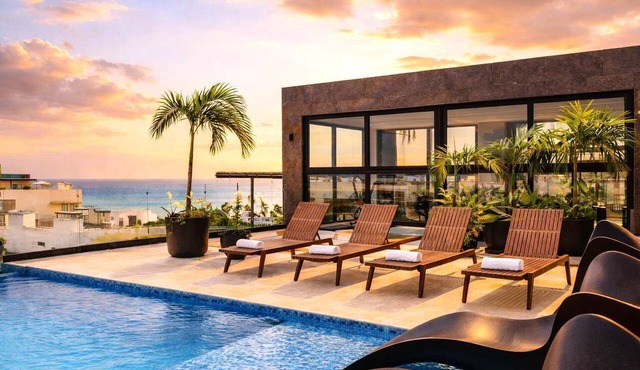 Stylish Studio in Playa del Carmen with Rooftop Pool Walk to Beach & 5th Avenue