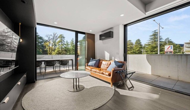 Stylish Studio w/Generous Balcony, AC & Parking!