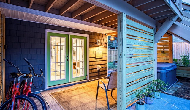 Stylish Suite for 2 - Heart of the Outer Banks - Private Gym and Hot Tub.