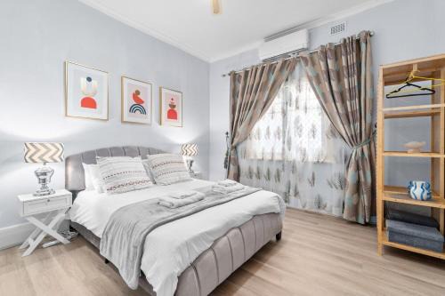 Stylish Three Bedroom Unit Close to CBD