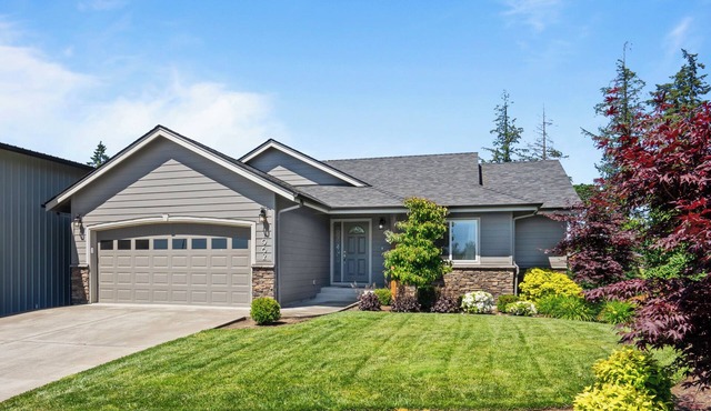 Stylish Two-Story Getaway on Keizer's Quiet Outskirts