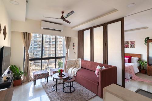 Stylish, Upscale, Upper Floor 1bhk Apt near BKC
