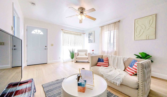 Stylish Urban Hideaway Steps to BART- 3Beds