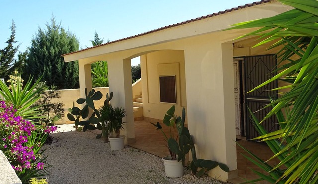 Stylish villa with beautiful views from the roof terrace over olive groves to the sea