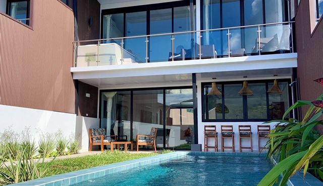 Stylish Volcano Villa w/Jacuzzi & Private Pool, volcano views, sun deck, WiFi
