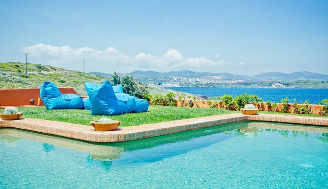 Stylish waterfront villa with pool & amazing view!