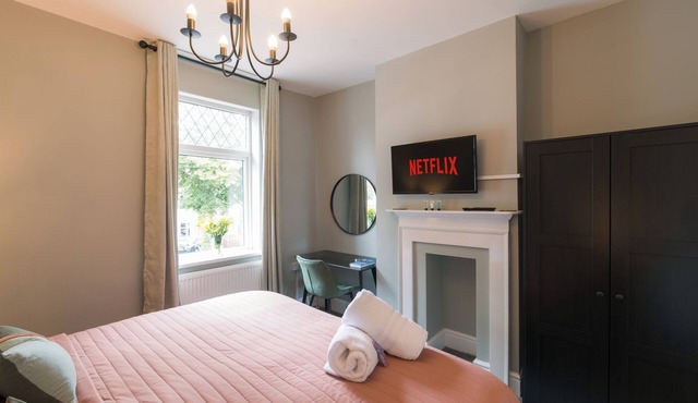 Stylish & Well Equipped Modern Home in Birmingham with WiFi