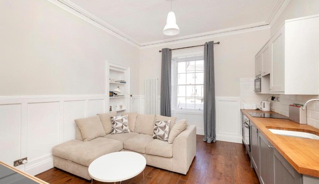 Stylish West End 1-Bed - Prime Location