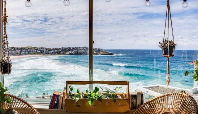 ★ Sub-Penthouse Beach View ★ by Sydney Dreams ★